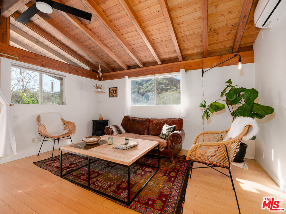 1256 N Topanga Canyon Blvd