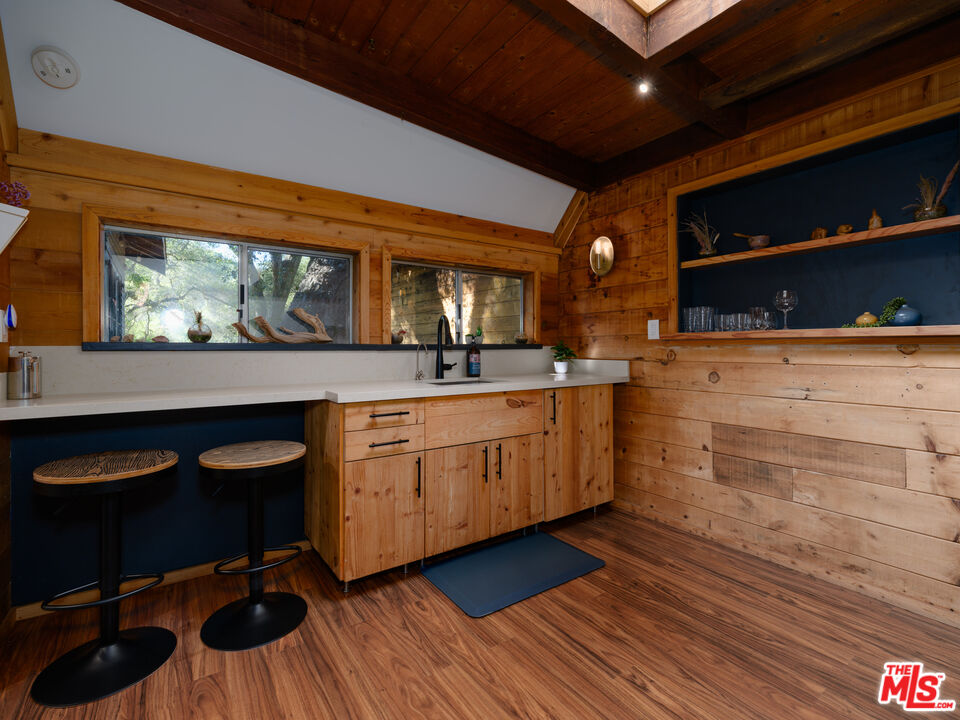 1256 N Topanga Canyon Blvd