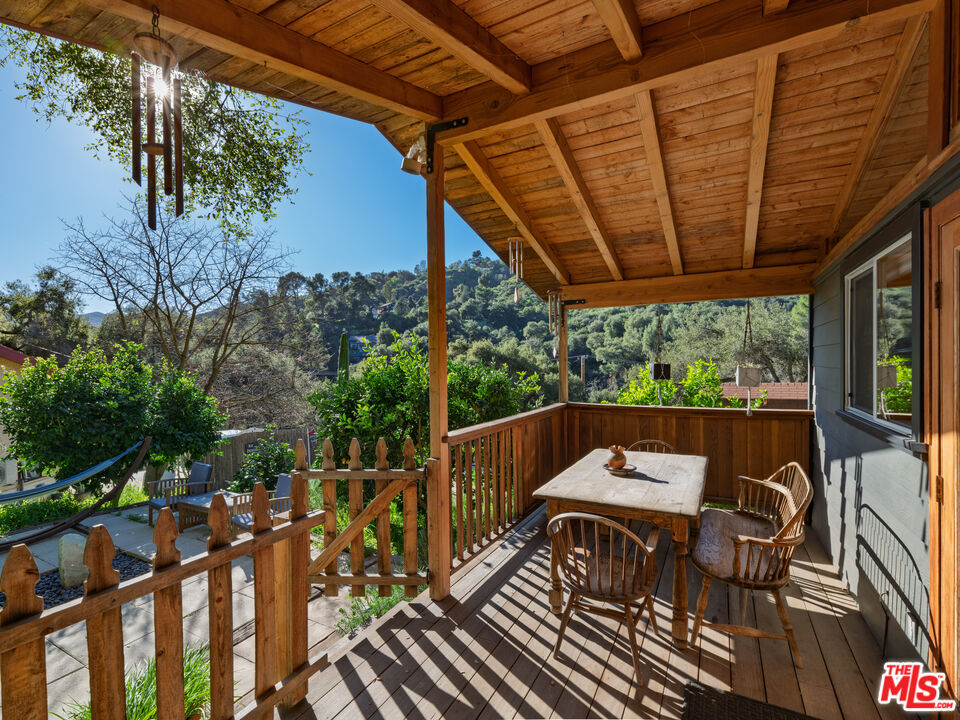 1256 N Topanga Canyon Blvd