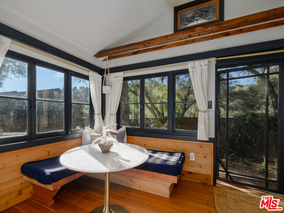 1256 N Topanga Canyon Blvd