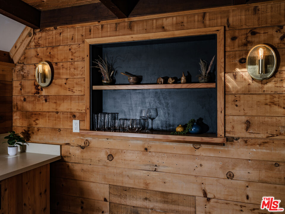 1256 N Topanga Canyon Blvd