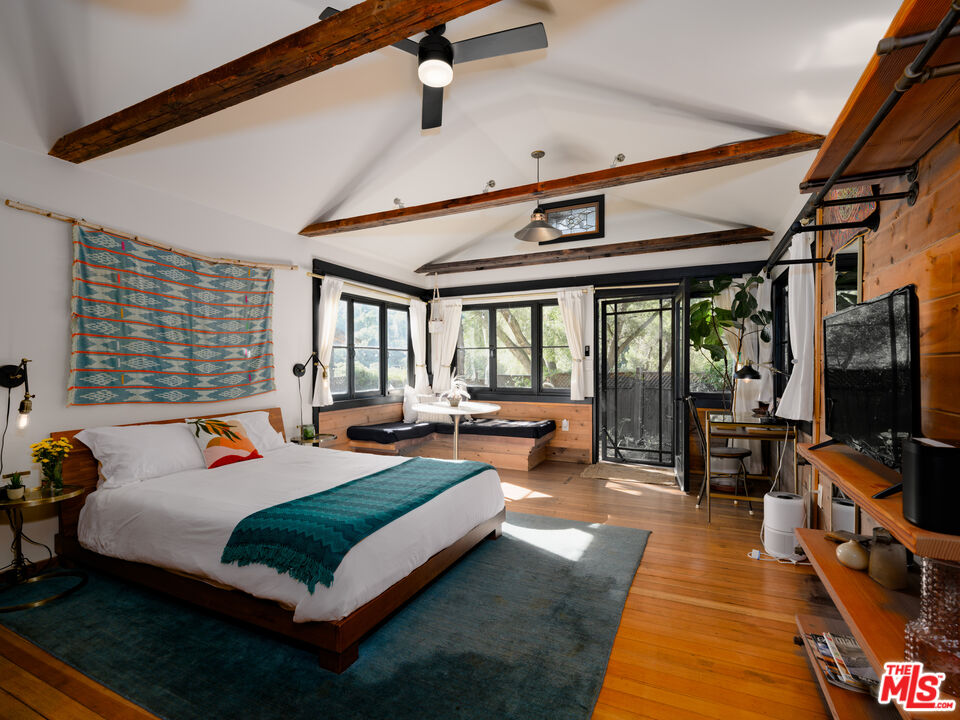 1256 N Topanga Canyon Blvd