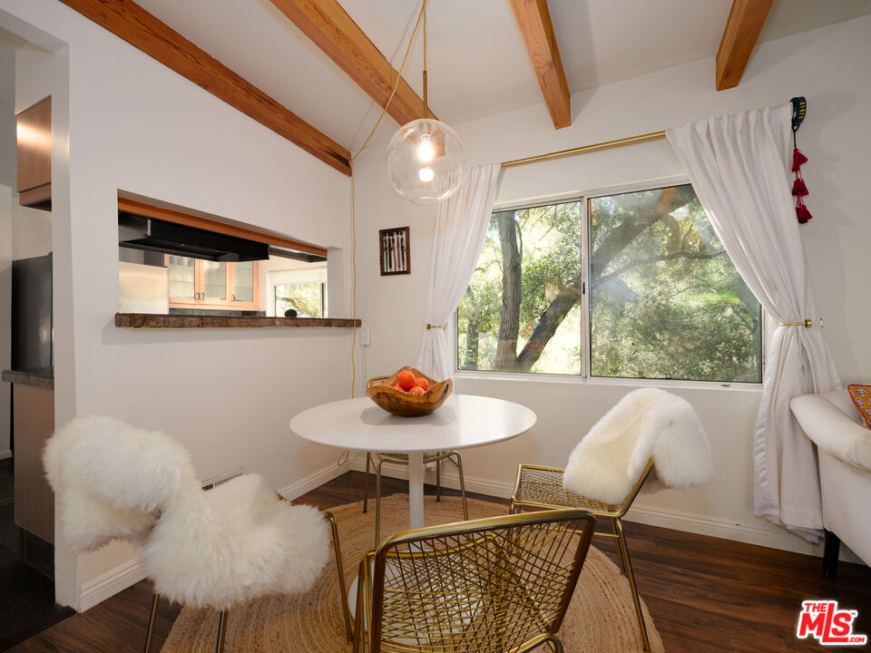 1256 N Topanga Canyon Blvd