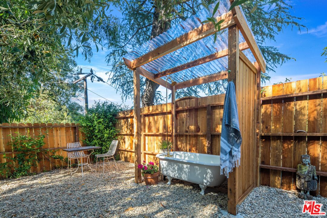 1238 Fernwood Pacific Dr