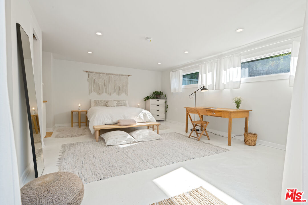 1238 Fernwood Pacific Dr