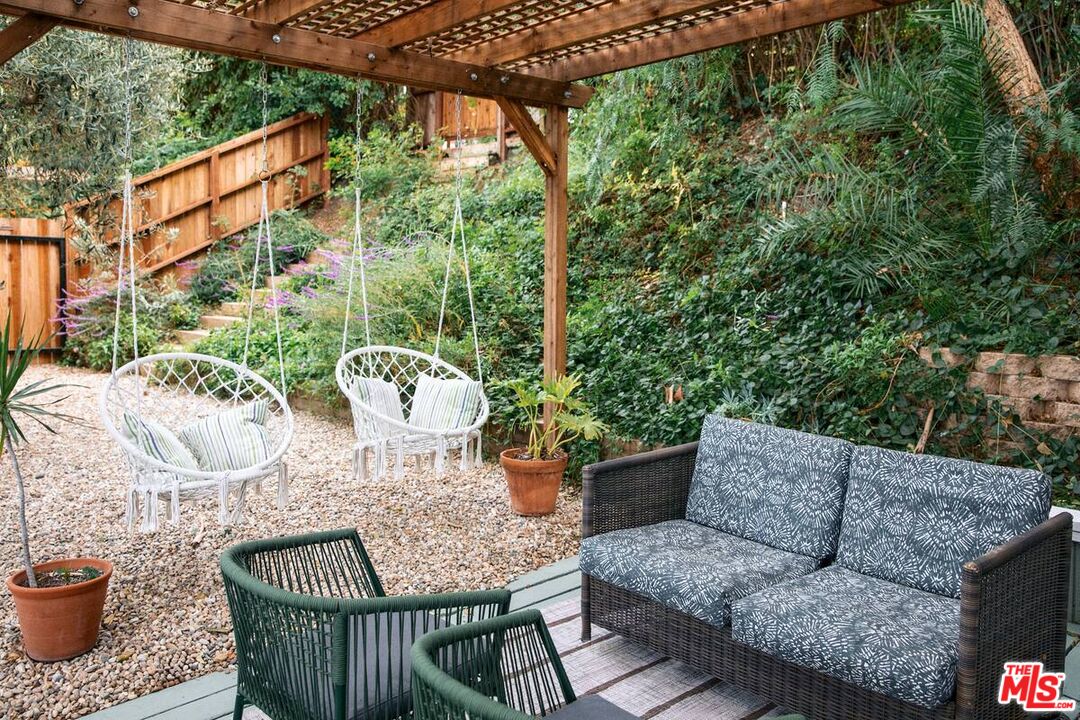 1238 Fernwood Pacific Dr