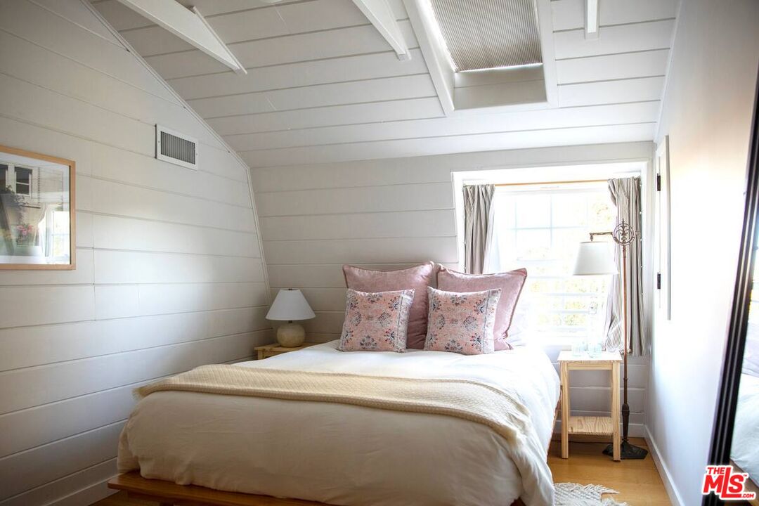 1238 Fernwood Pacific Dr