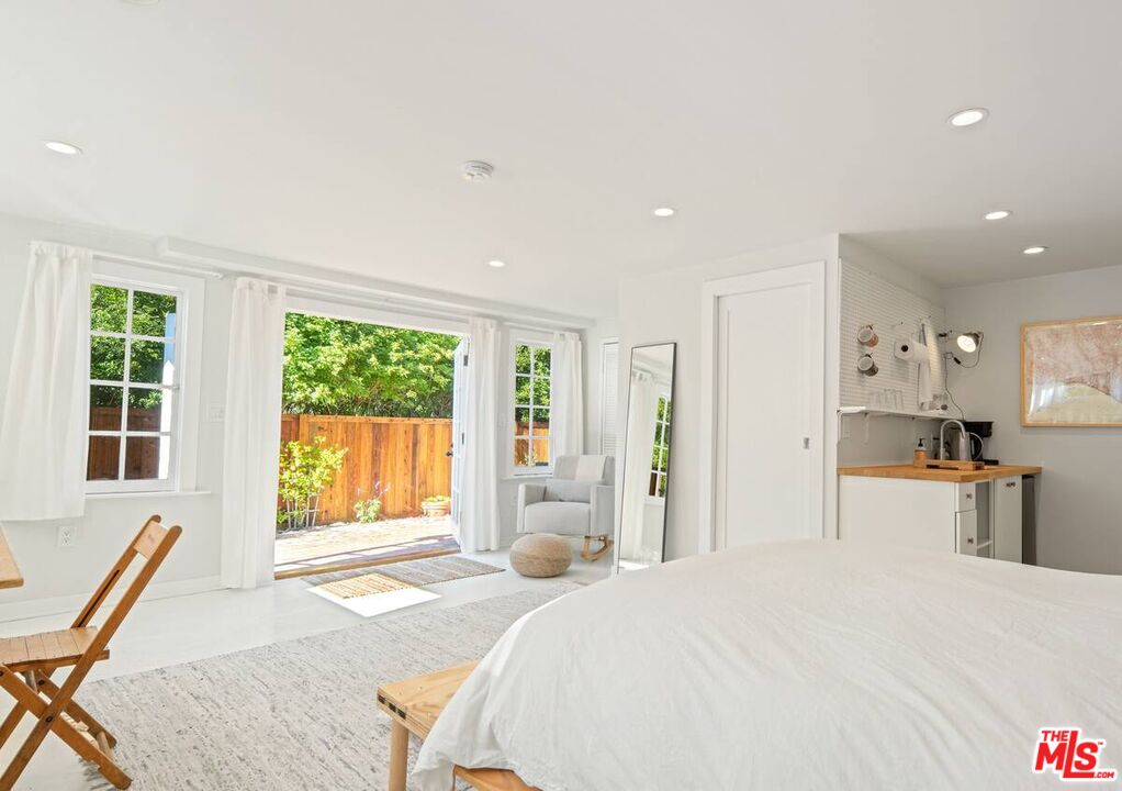 1238 Fernwood Pacific Dr