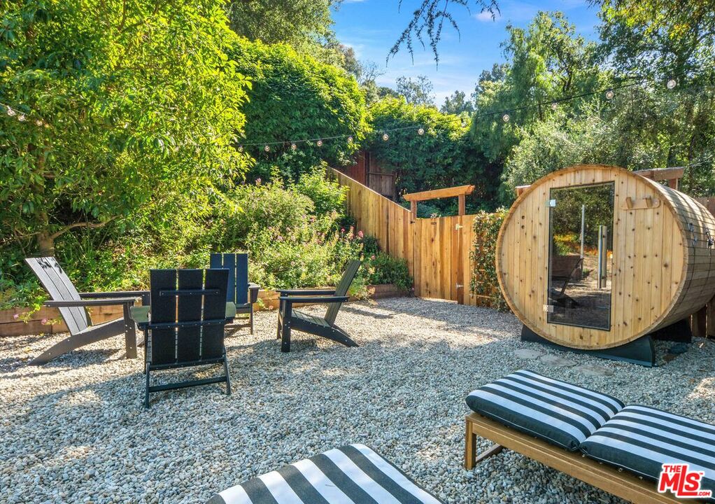 1238 Fernwood Pacific Dr