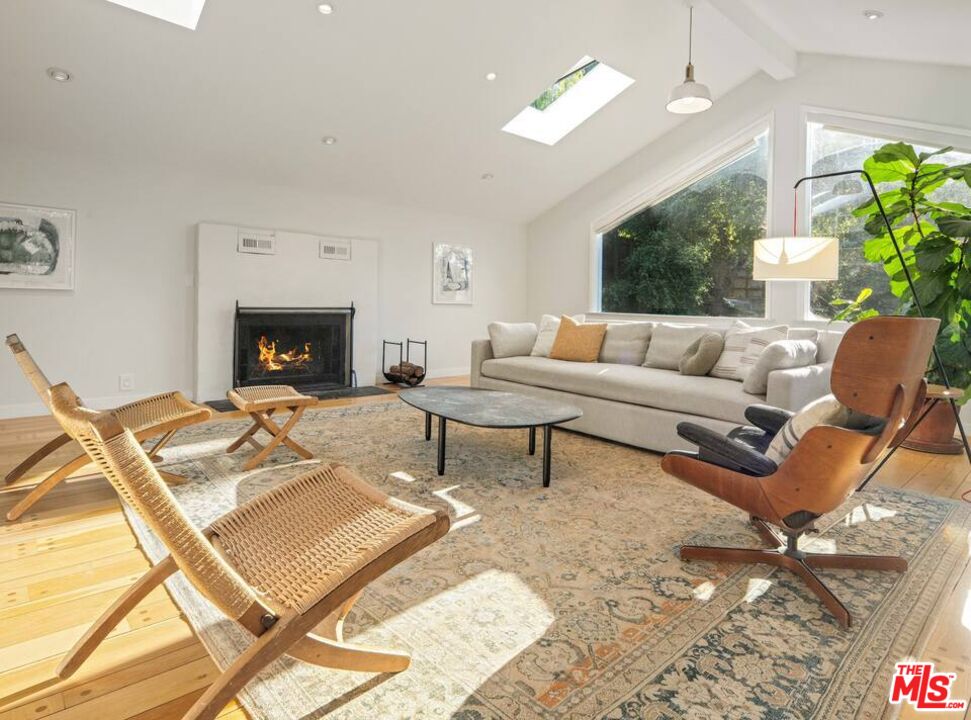 1238 Fernwood Pacific Dr