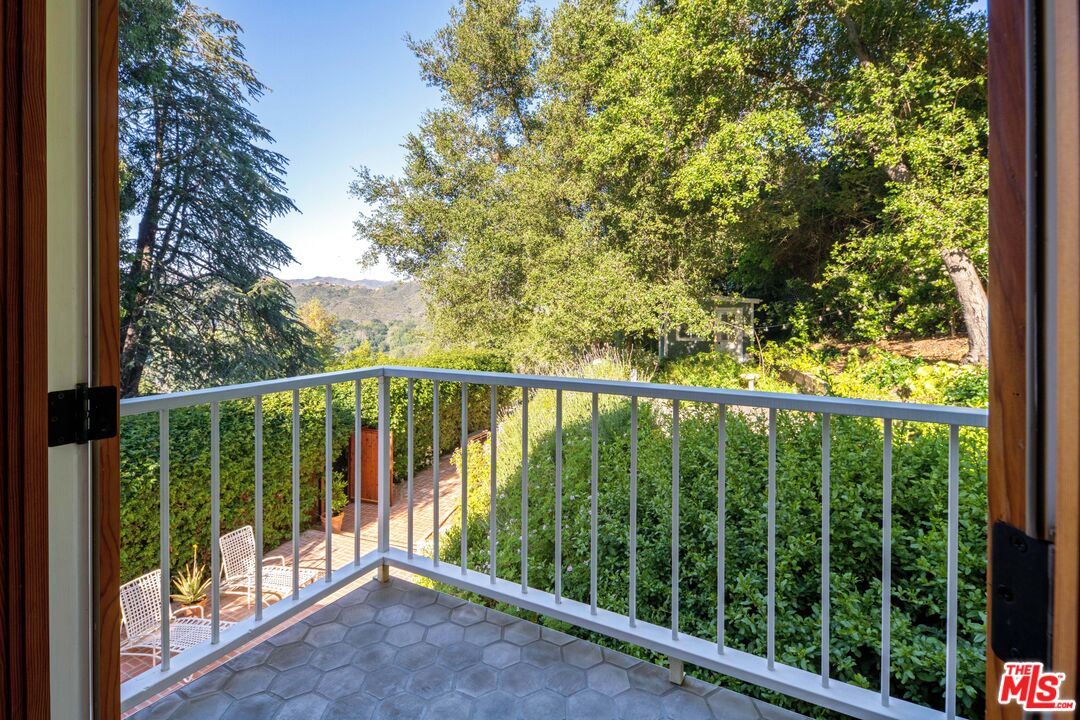 1238 Fernwood Pacific Dr