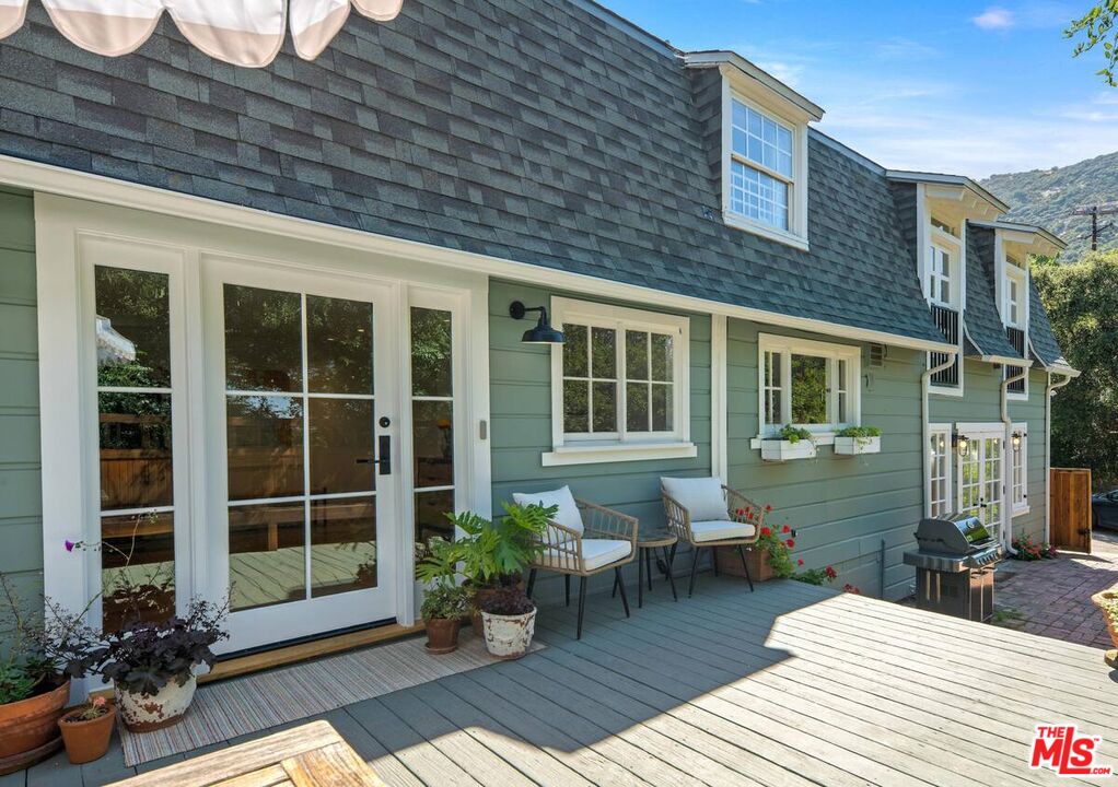 1238 Fernwood Pacific Dr