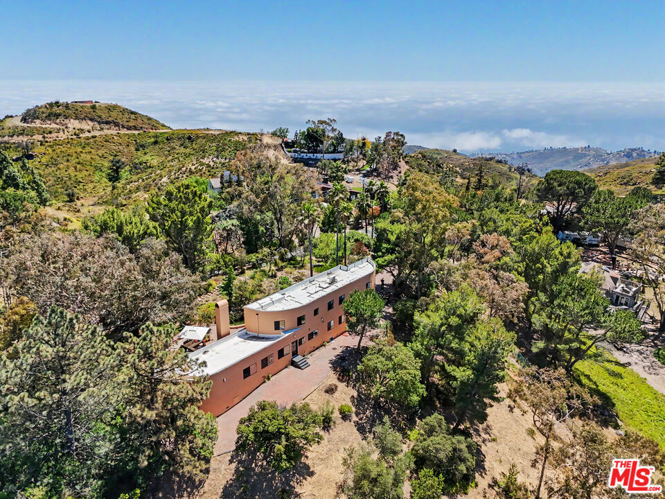 22067 Saddle Peak Rd
