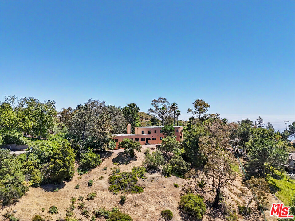 22067 Saddle Peak Rd