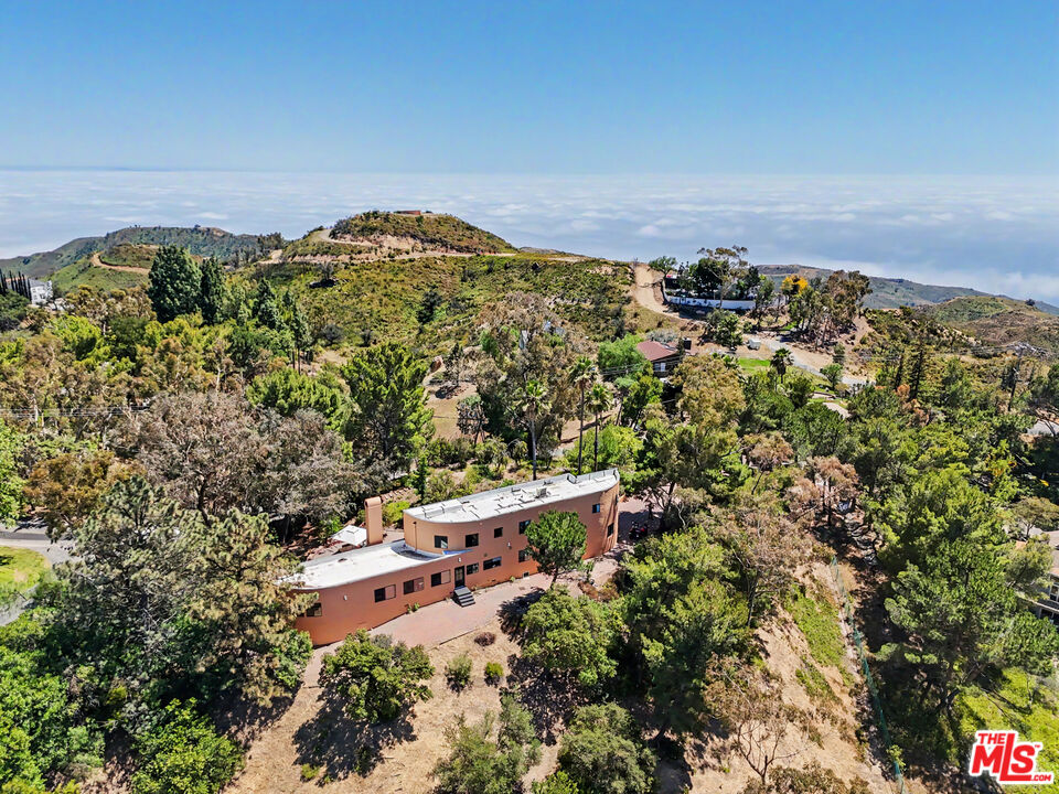 22067 Saddle Peak Rd