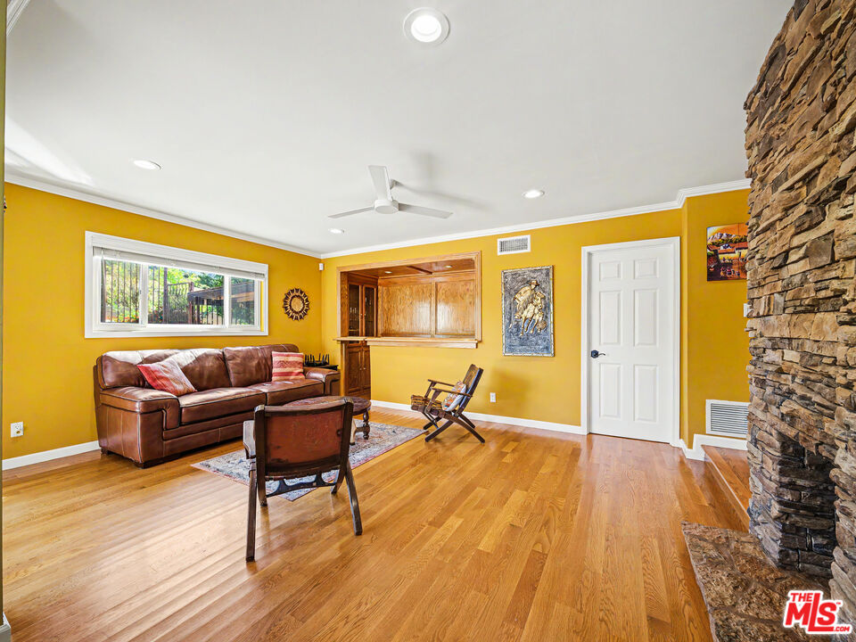 3106 Voltaire Dr