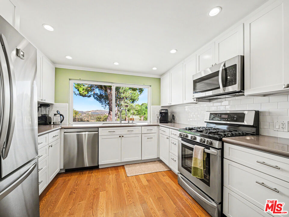 3106 Voltaire Dr
