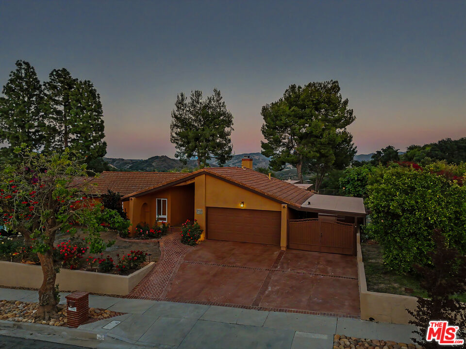 3106 Voltaire Dr