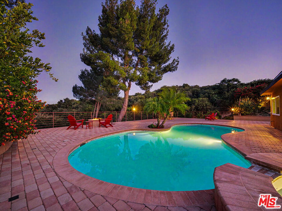 3106 Voltaire Dr