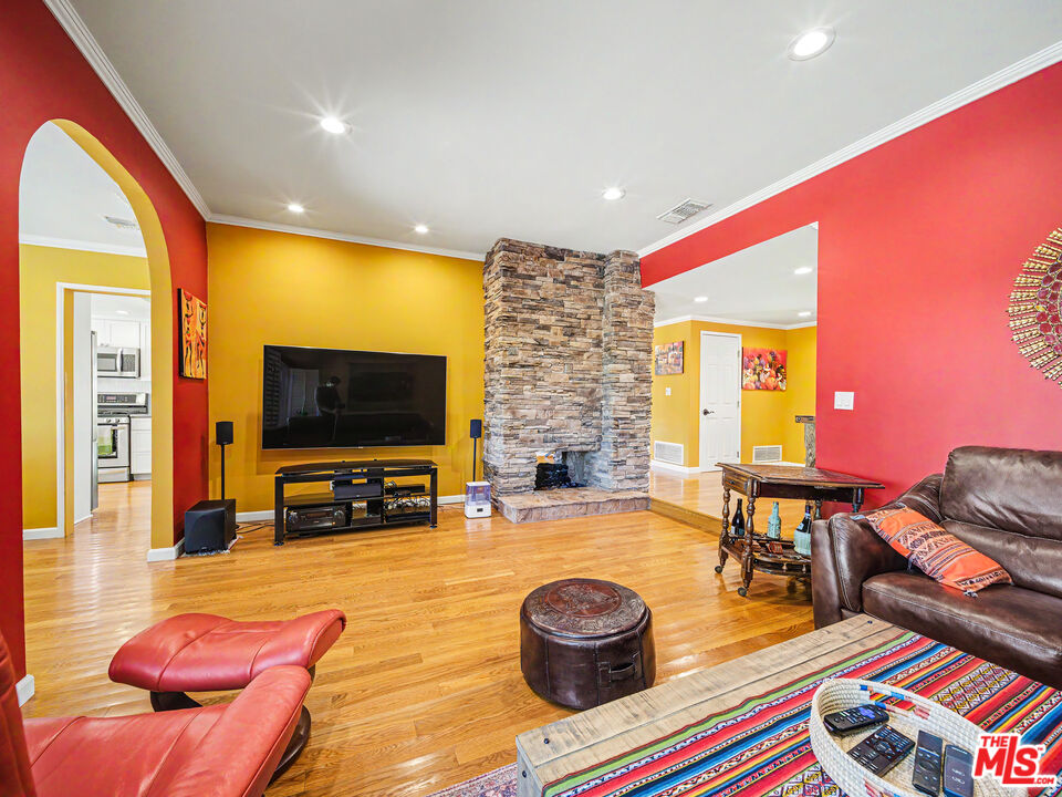 3106 Voltaire Dr