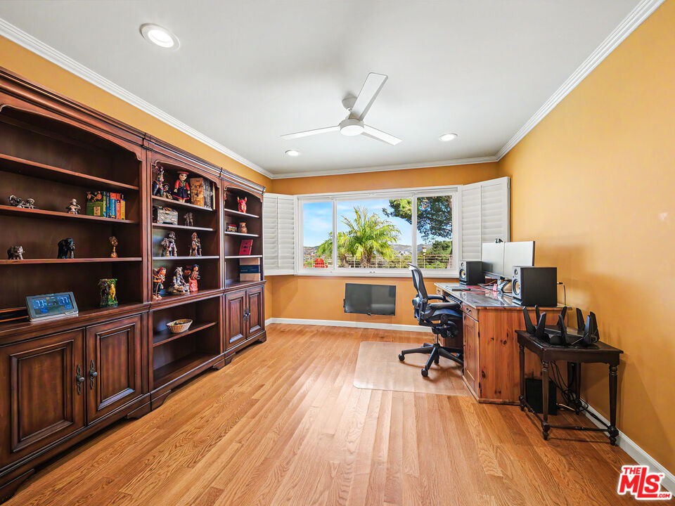 3106 Voltaire Dr