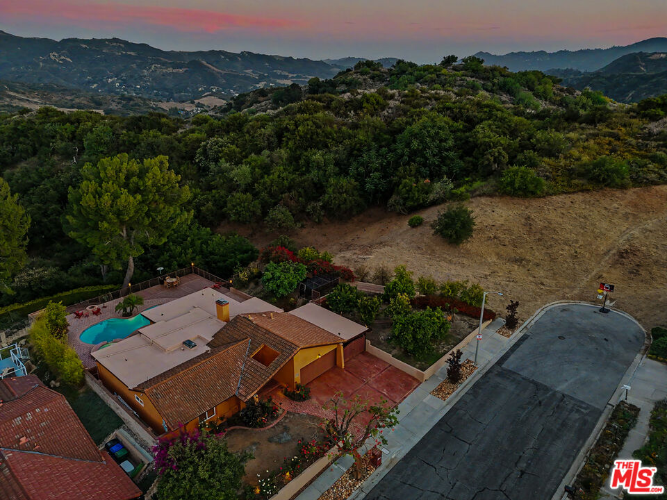 3106 Voltaire Dr