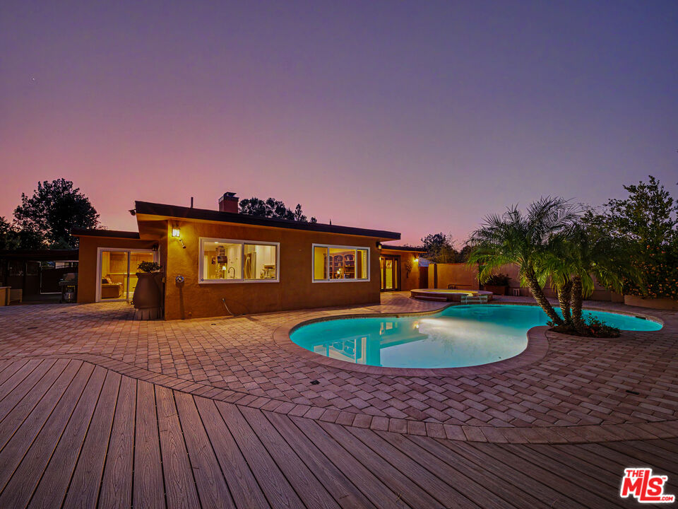 3106 Voltaire Dr