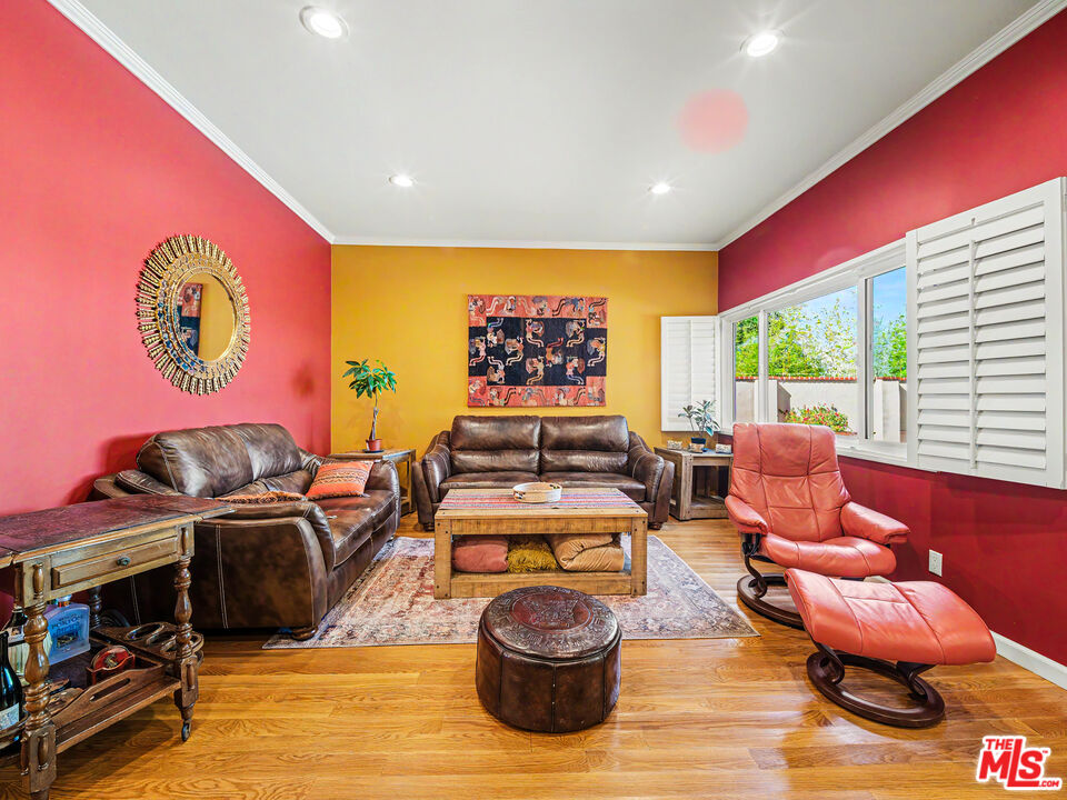 3106 Voltaire Dr