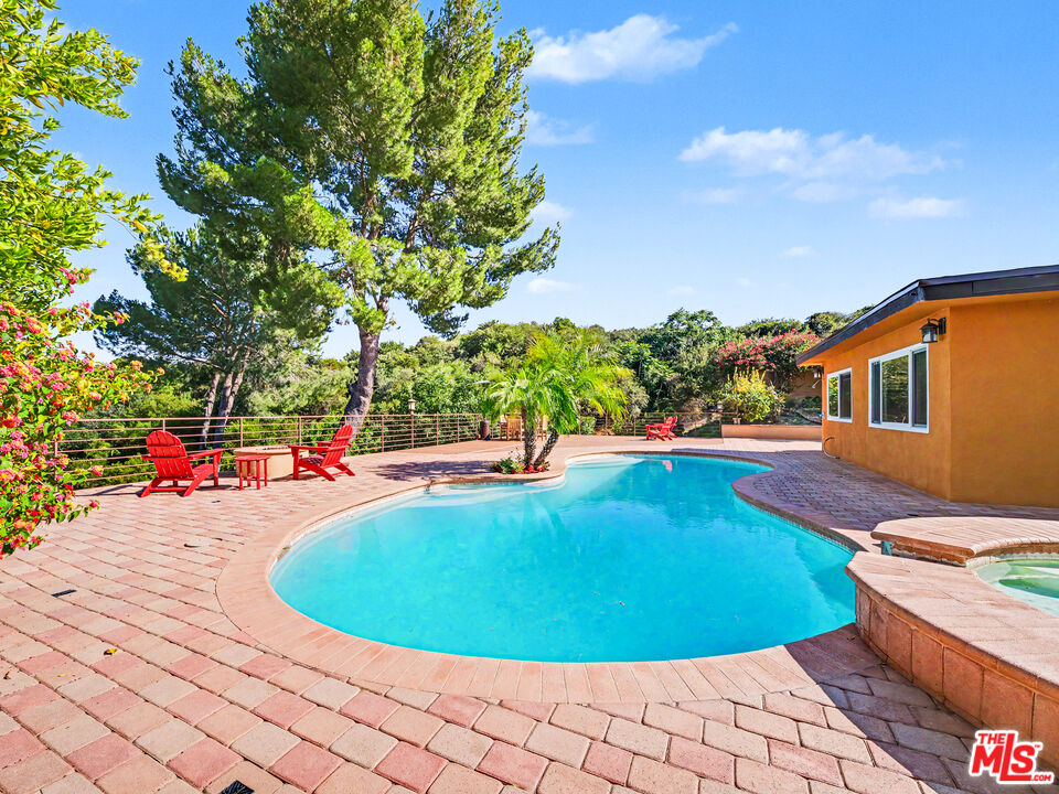 3106 Voltaire Dr