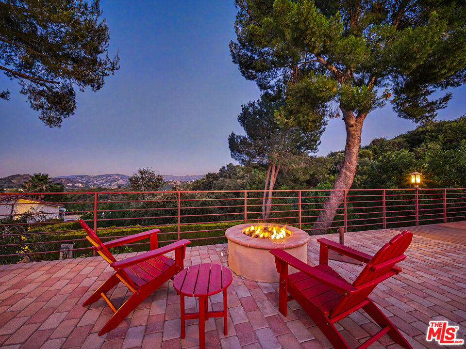 3106 Voltaire Dr