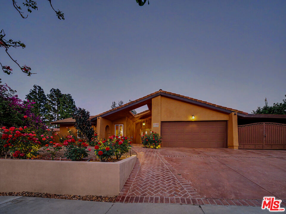 3106 Voltaire Dr