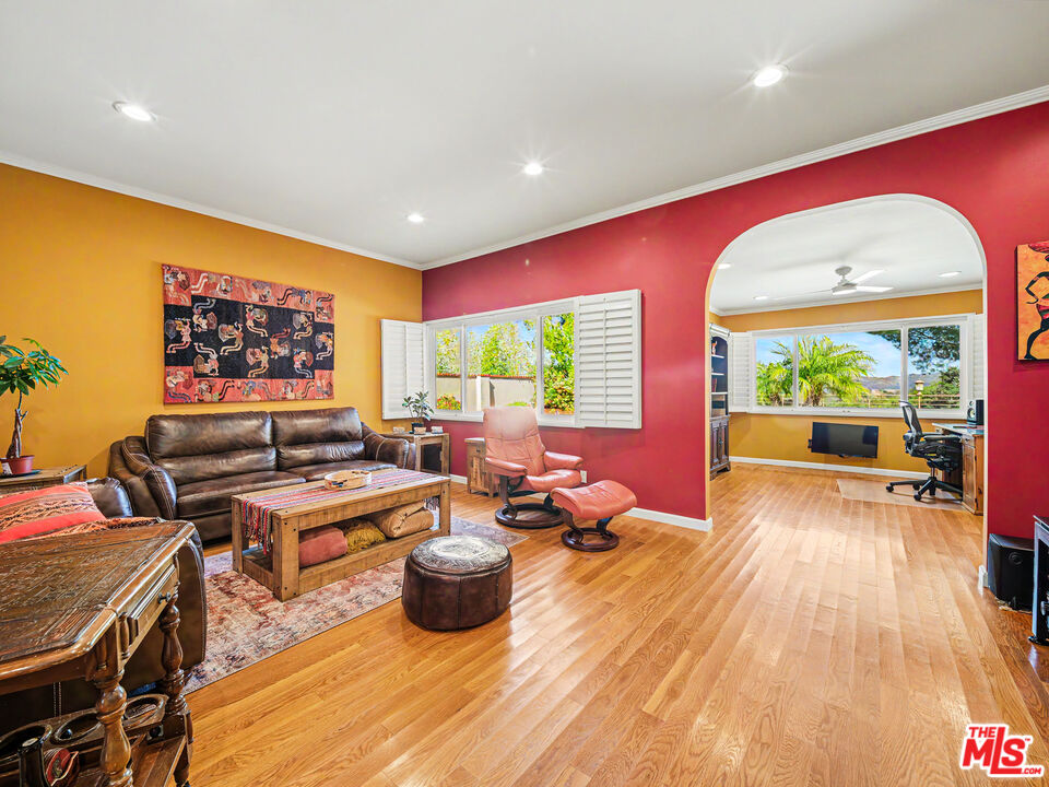 3106 Voltaire Dr
