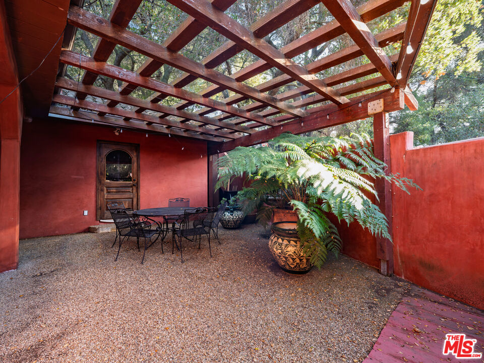 1135 N Topanga Canyon Boulevard