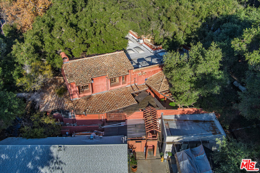 1135 N Topanga Canyon Boulevard