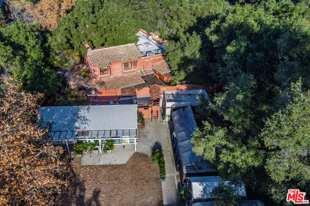 1111 N Topanga Canyon Boulevard