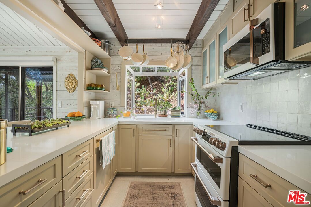 21330 Encina Rd