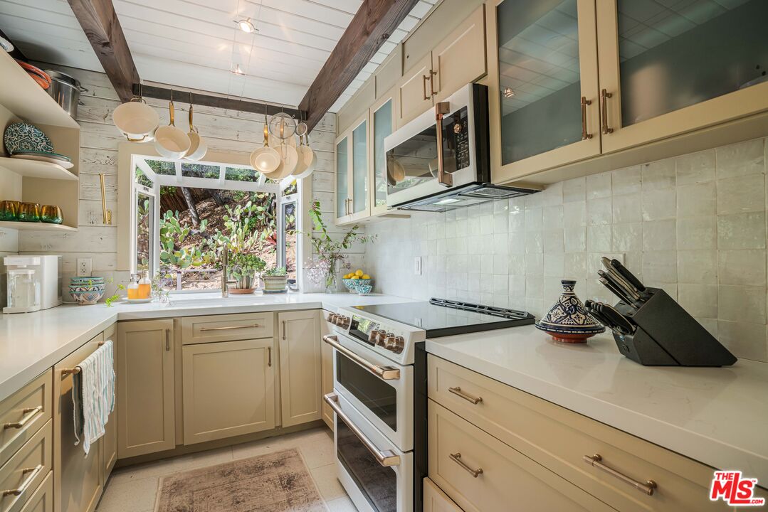 21330 Encina Rd