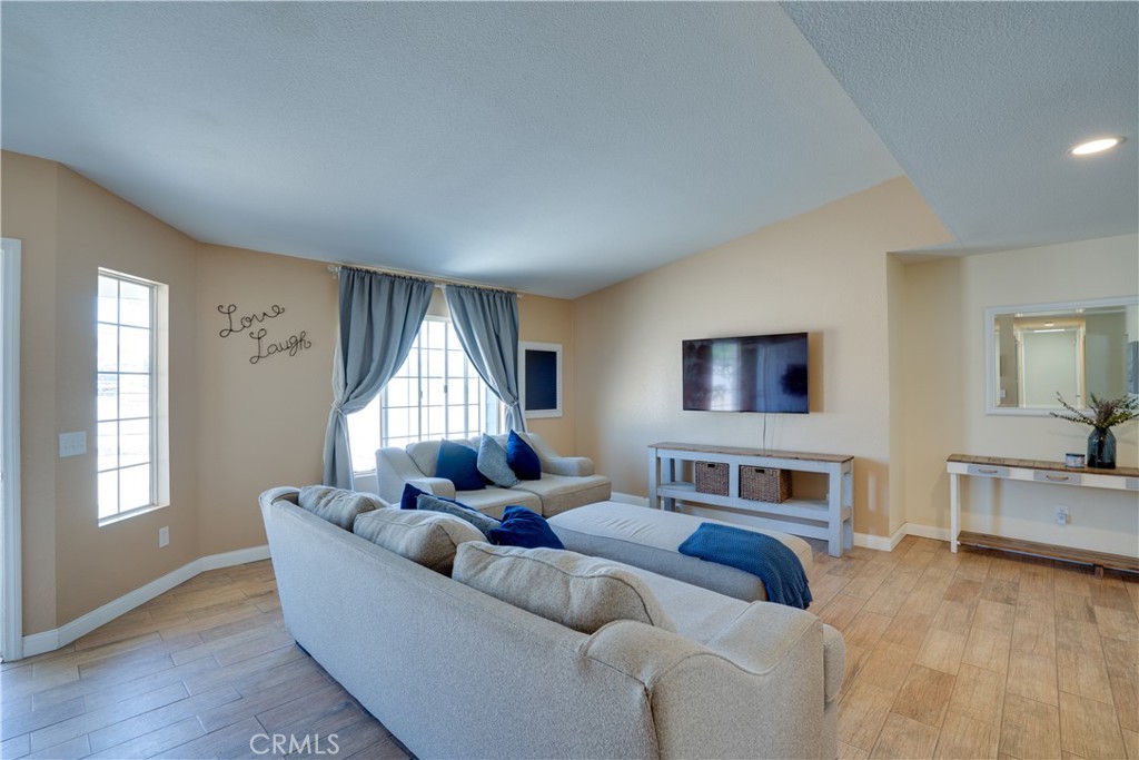 18825 Mariposa Avenue