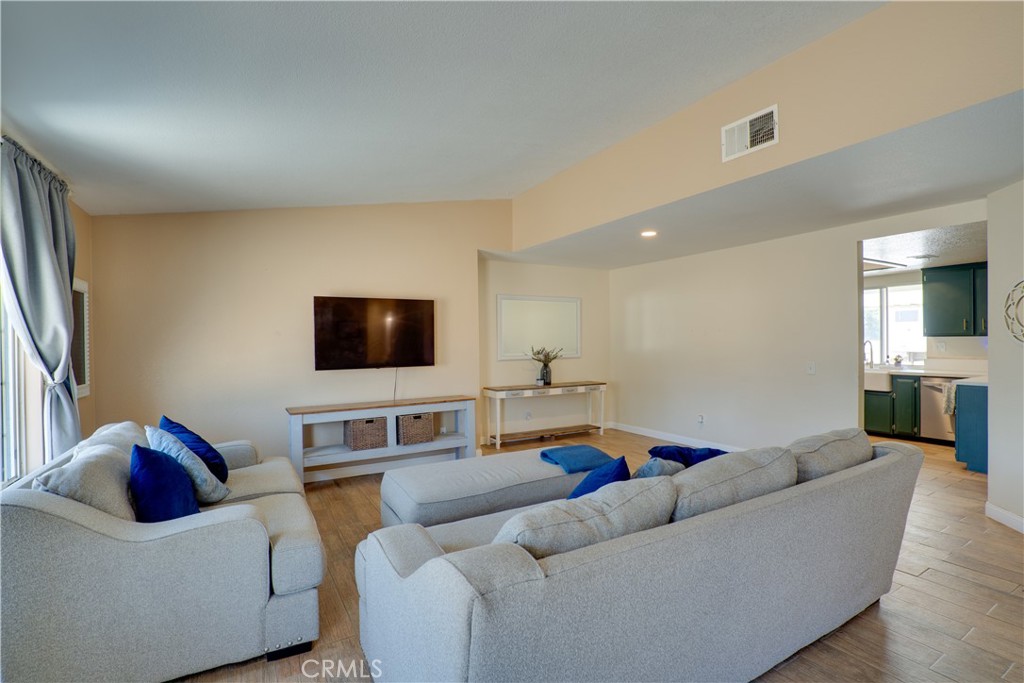 18825 Mariposa Avenue