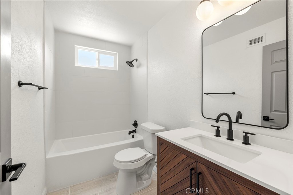 12338 Vivienda Avenue