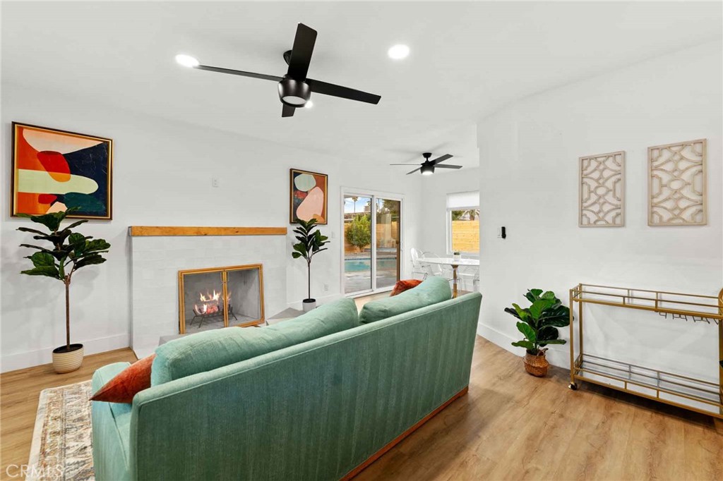 4351 E Calle De Carlos