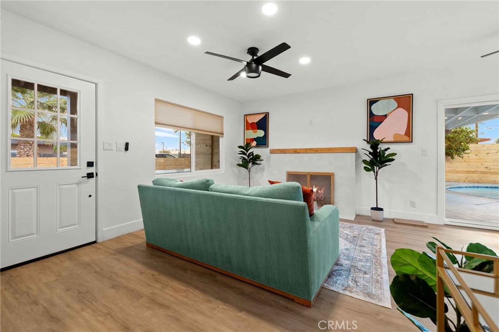 4351 E Calle De Carlos