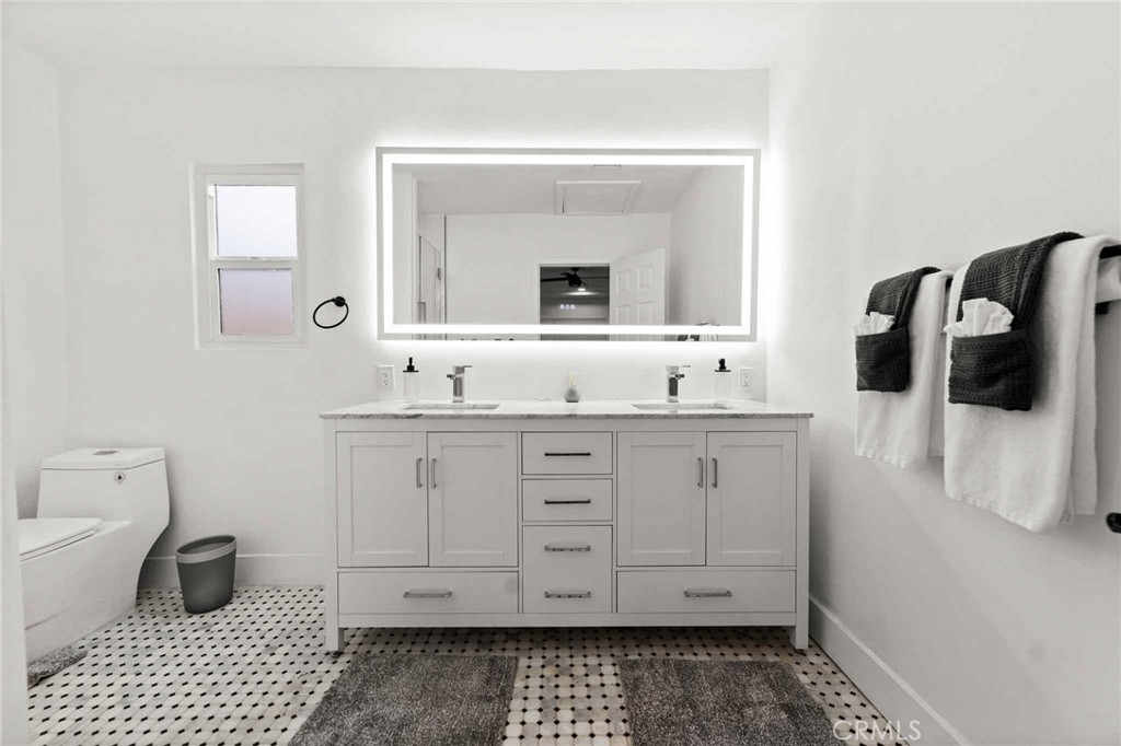 4351 E Calle De Carlos