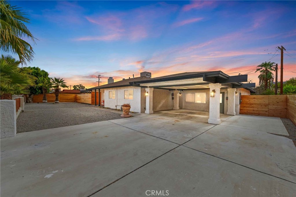 4351 E Calle De Carlos