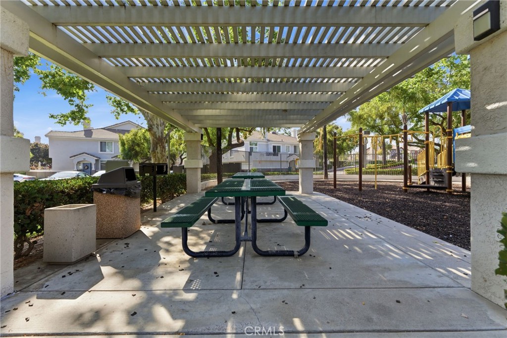 7543 W Liberty