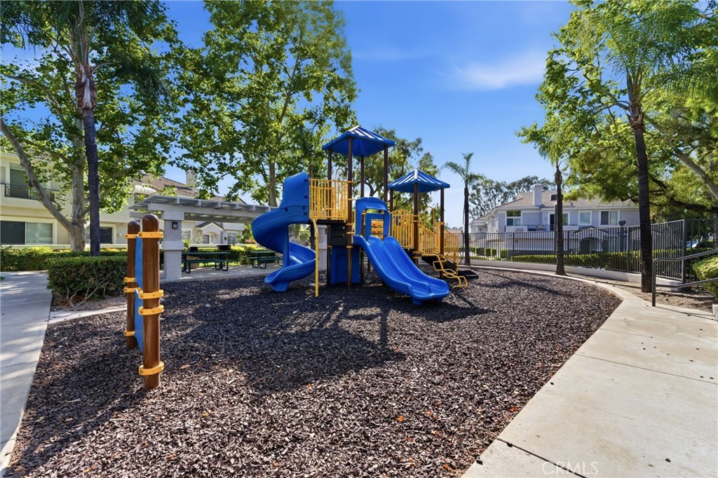 7543 W Liberty