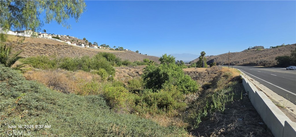 17401 La Sierra