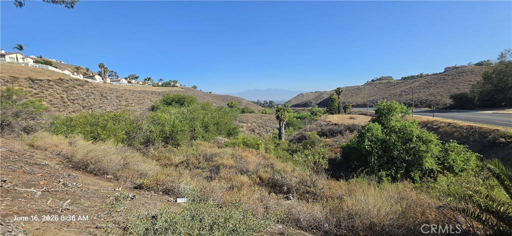 17401 La Sierra