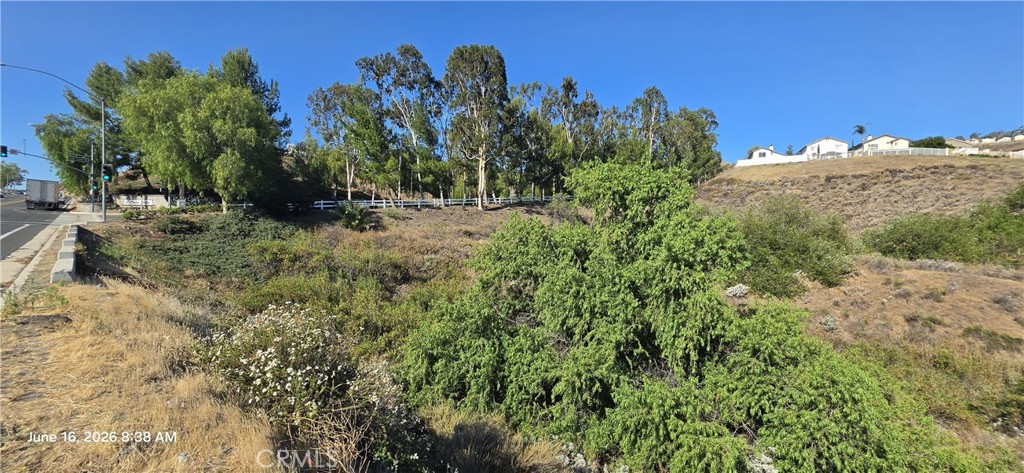17401 La Sierra