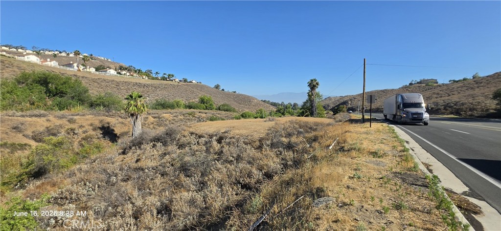 17401 La Sierra